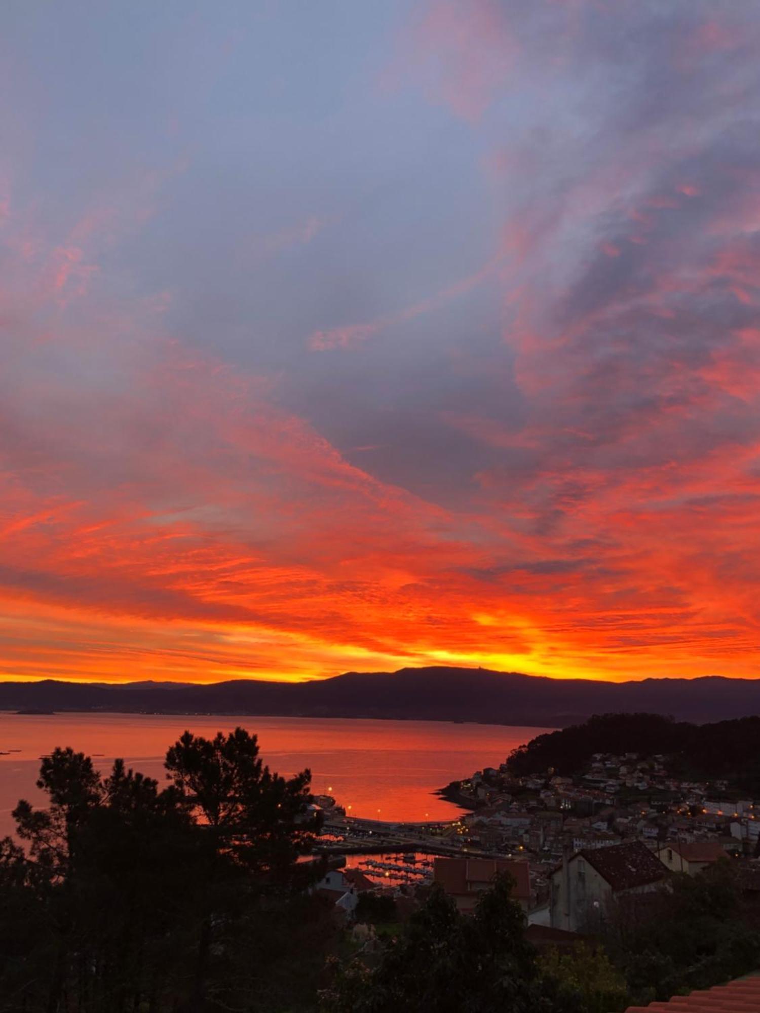 Apartamento con vistas al mar en Primera Línea. Muros Exterior foto